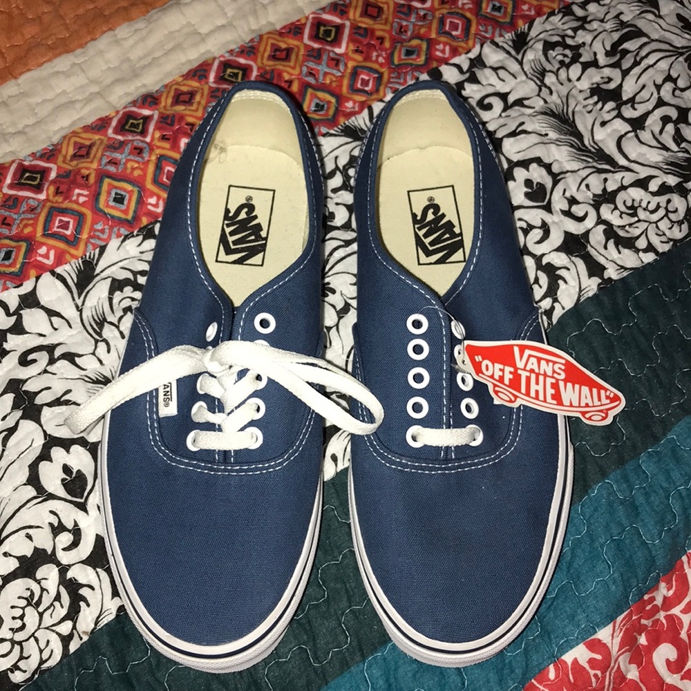 BRAND NEW WITH TAGS • Navy Vans • Women’s 10.5